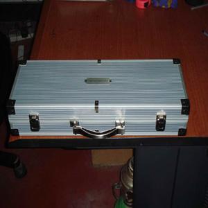 Aluminum equipment carrying cases